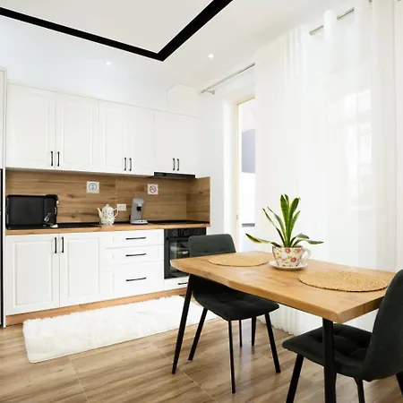 Bonzo Homes * تيرانا
