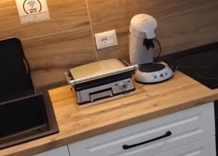 Bonzo Homes Тирана